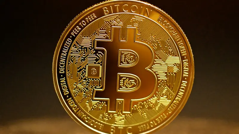 Bitcoin ETF in Your Roth IRA vs Crypto IRA